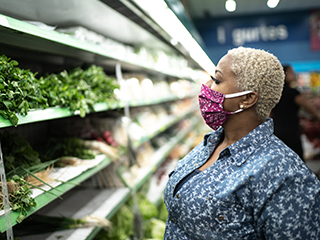 female grocery shopper wearing mask